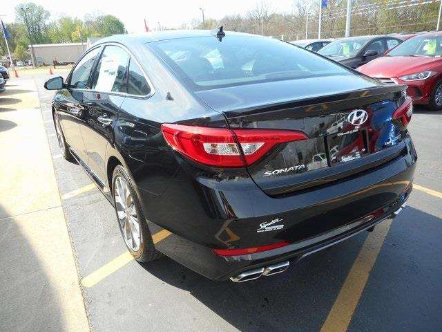 2017 Hyundai Sonata Limited 2.0T 4dr Sedan